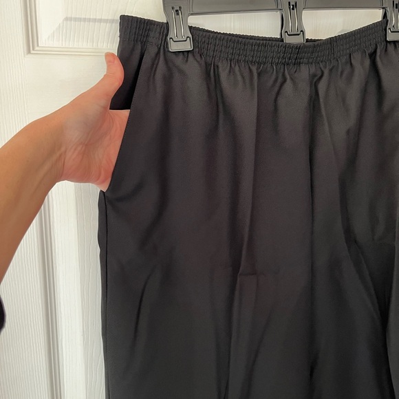 Alfred Dunner Classics Elastic Waist Proportioned Med 18P Black NWT - Picture 5 of 6